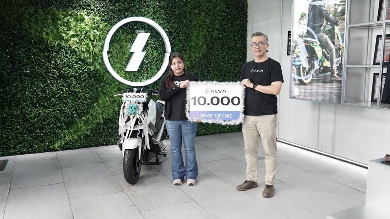 Array,Alva ke-10.000 Unit Dikirim ke Tangan Konsumen di Surabaya, Siapa Orangnya?