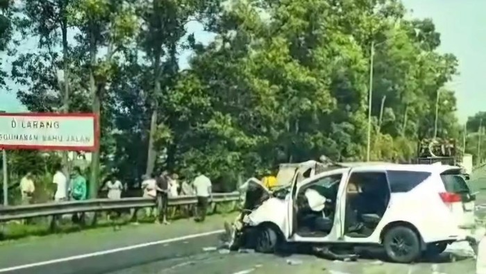 Array,Pelajaran dari Kecelakaan Innova Putih yang Ngebut di Bahu Jalan Tol