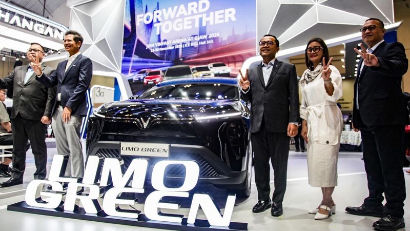 Array,Bos VinFast Indonesia Beberkan Upaya Dukung Indonesia Emas di GJAW 2025
