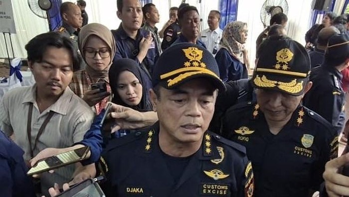 Array,Isi Garasi Dirjen Bea Cukai yang Namanya Terseret Kasus Dugaan Suap