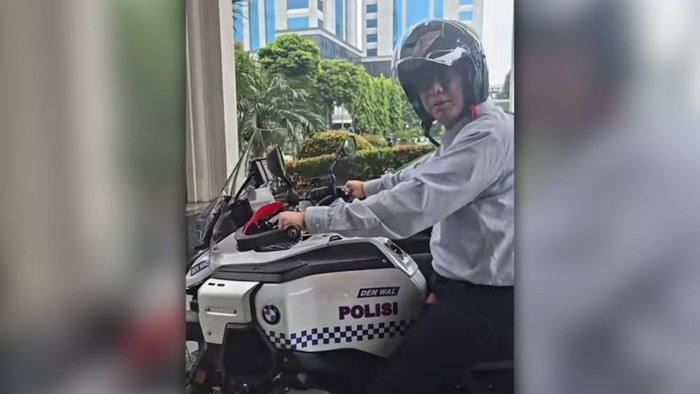 Array,Menkeu Purbaya Jajal Moge Patwal: Berat, Enakan Naik Motor Bebek