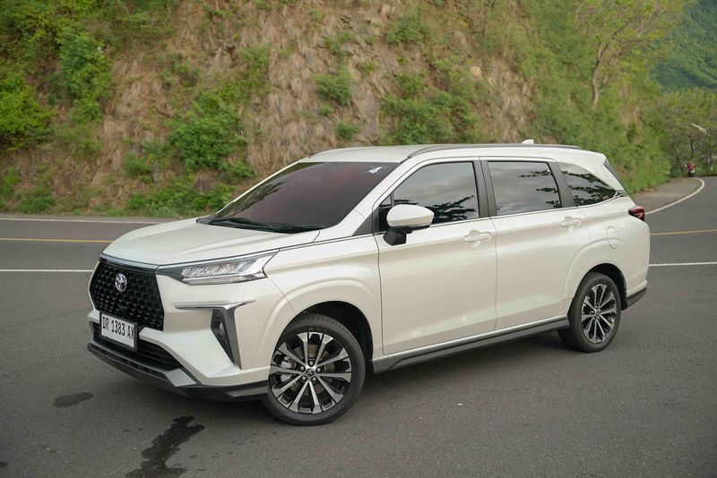 Array,Paket Komplet Toyota: Yang Irit Banyak, yang Kencang Ada
