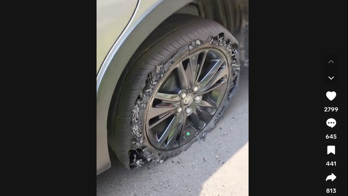 Array,Awas Pecah Ban Mobil di Jalan, Kenali Tanda-tandanya
