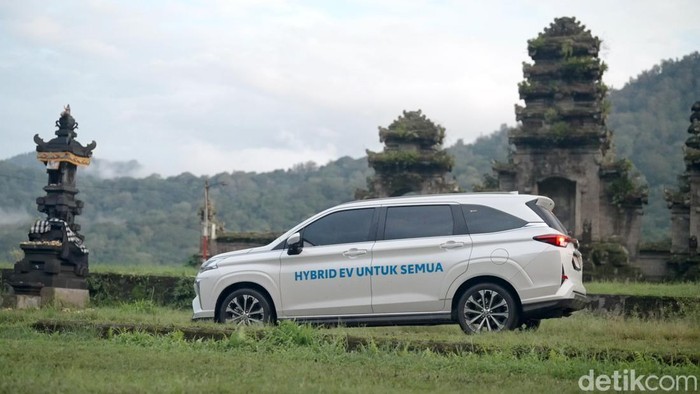 Array,10 Mobil Hybrid Terlaris April: Veloz Makin Ngegas