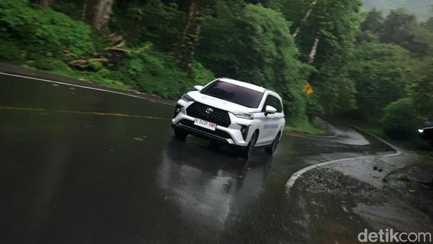 Array,Menperin Targetkan Penjualan Mobil 850 Ribu Unit pada 2026