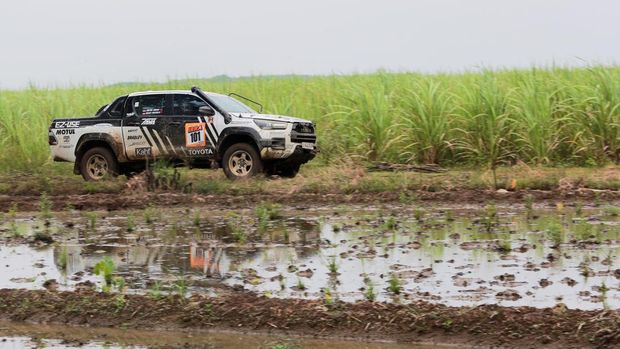 Array,Gak Cuma buat Usaha, Toyota Hilux Bisa Dimodifikasi untuk Balap Reli