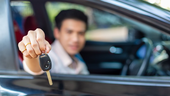 Array,Gaji Rp 5 Juta Emang Bisa Buat Nyicil Mobil?