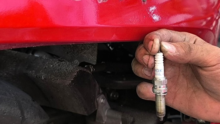 Array,Kapan Waktu yang Tepat Ganti Busi Motor?