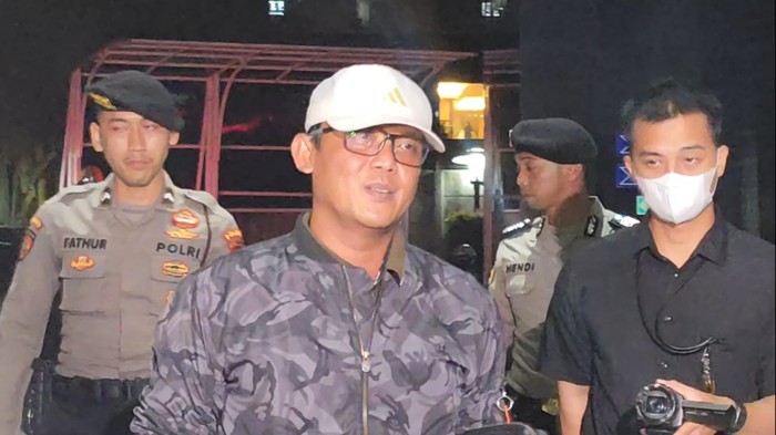 Array,Intip Isi Garasi Bupati Lampung Tengah yang Kena OTT KPK