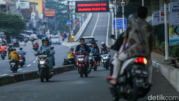 Array,Ketemu Pengendara Lawan Arah di Jalan Raya, Harus Gimana?