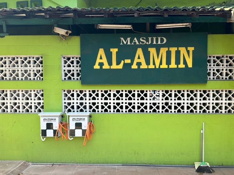Array,MAKA Motors Perbanyak Jaringan Fast Charging Ada di Masjid Hingga Warteg!