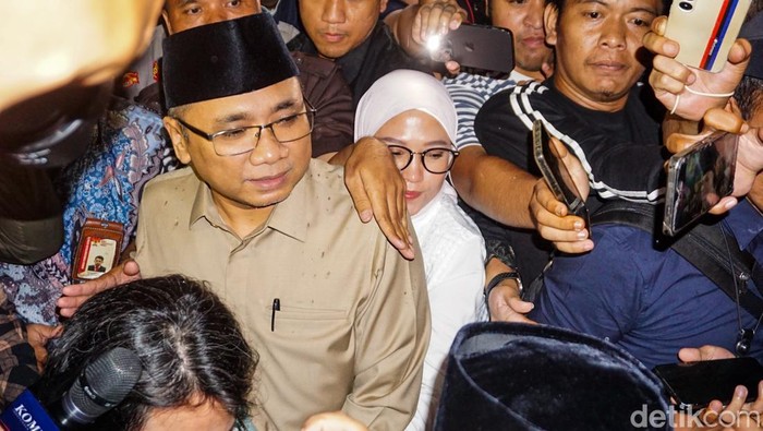 Array,Isi Garasi Eks Menag Yaqut Tersangka Kasus Korupsi Kuota Haji, Ada Mobil Mewah Ini