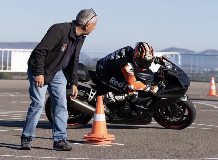 Array,Vinales Latihan Keras, Dibantu Jorge Lorenzo dan Ayahnya