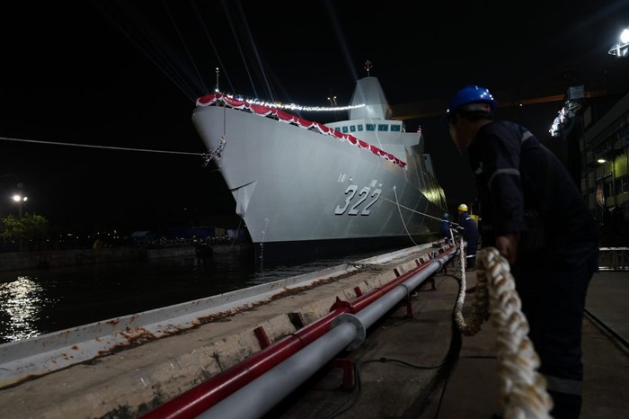 Array,Indonesia Punya Kapal Frigate Baru! KRI Balaputradewa-322 Meluncur dari Surabaya