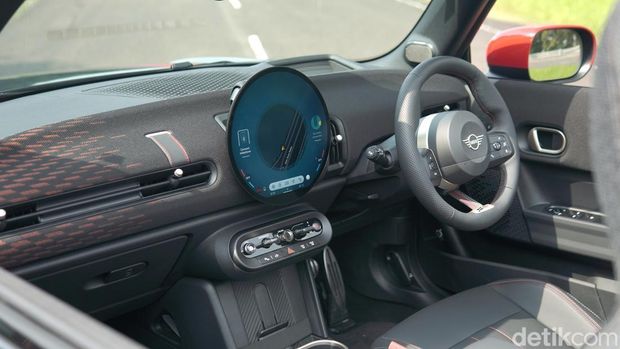 Array,Tes Lengkap MINI Cabrio JCW: Mobil Seksi dengan Performa Luar Biasa!