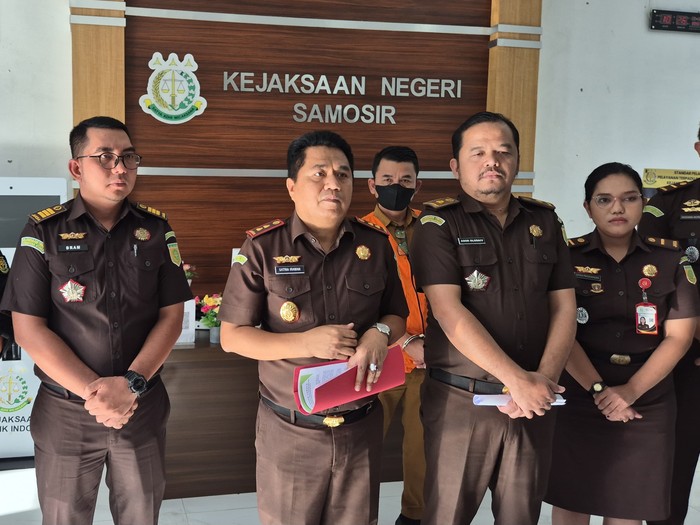 Array,Intip Garasi Kadinsos Samosir Fitri Agust yang Korupsi Bantuan Bencana Banjir