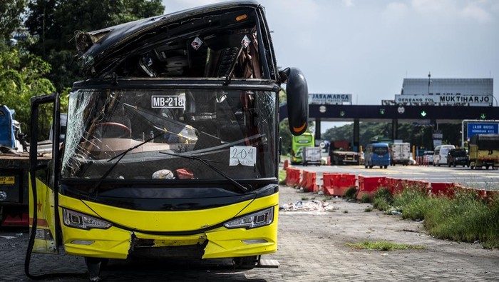 Array,Sopir Bus Cahaya Trans Gantian di Subang, Minim Jam Terbang
