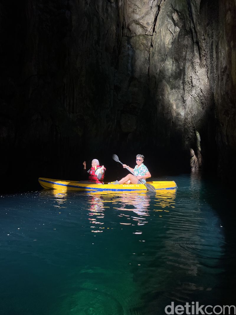 Array,Liburan ke Maratua, Kunjungi Hidden Gem Gua Gumantung