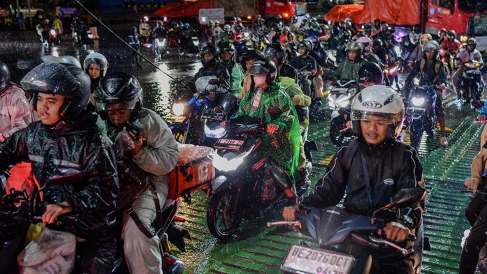 Array,Catat Nih, Kapolri Ungkap Jam Rawan Kecelakaan