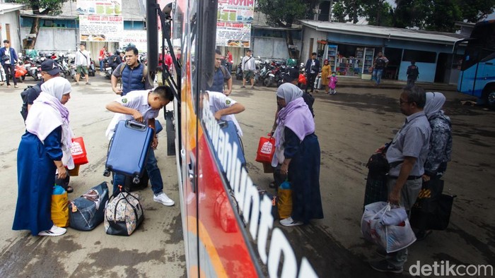 Array,Makin Banyak Orang Mudik Naik Angkutan Umum saat Libur Nataru, Ini Datanya