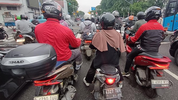 Array,Banyak yang Belum Paham, Ini 3 Etika Mengerem Motor di Jalan Raya