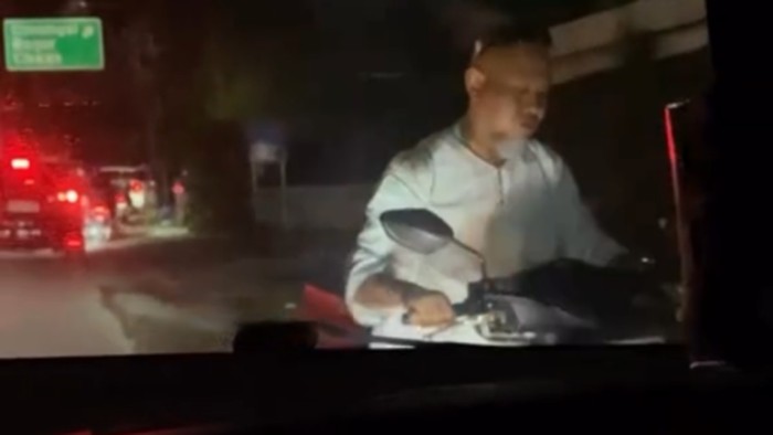 Array,Viral Pemotor Maksa Lawan Arah, Nggak Dikasih Lewat Malah Ngamuk!