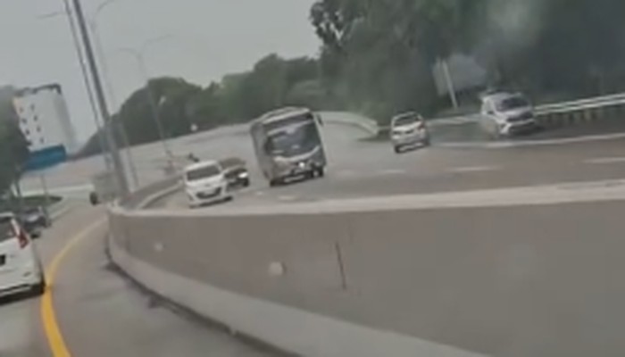 Array,Viral Avanza Lawan Arah di Tol: Berhenti Sebelum Bayar Tol Lalu Putar Balik