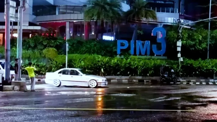 Array,Polisi Cari Pengemudi yang Ngedrift di Pondok Indah: Nggak Sesuai pada Tempatnya