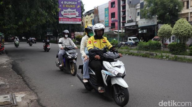 Array,Cuma di Indonesia, Pengendara Lawan Arah Dikasih 'Karpet Merah'