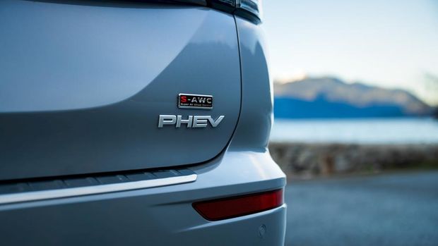 Array,Mitsubishi Outlander PHEV 2026 Meluncur, Apa yang Baru?