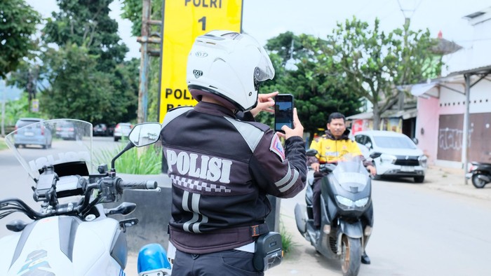 Array,Cara Kerja Tilang Elektronik Pakai HP, Pelanggar Tinggal Difoto