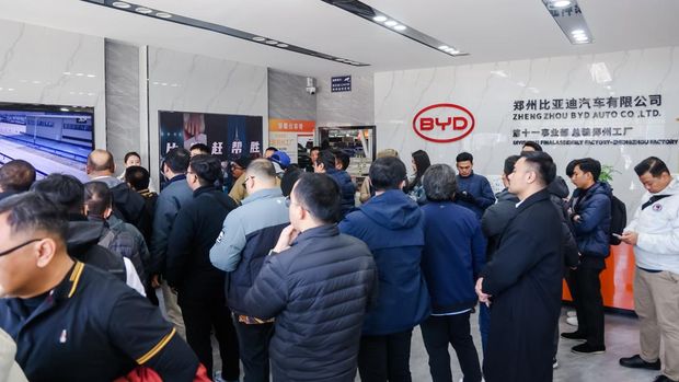 Array,Mengintip Dapur Produksi BYD di China, Hampir Semuanya Dikerjain Robot