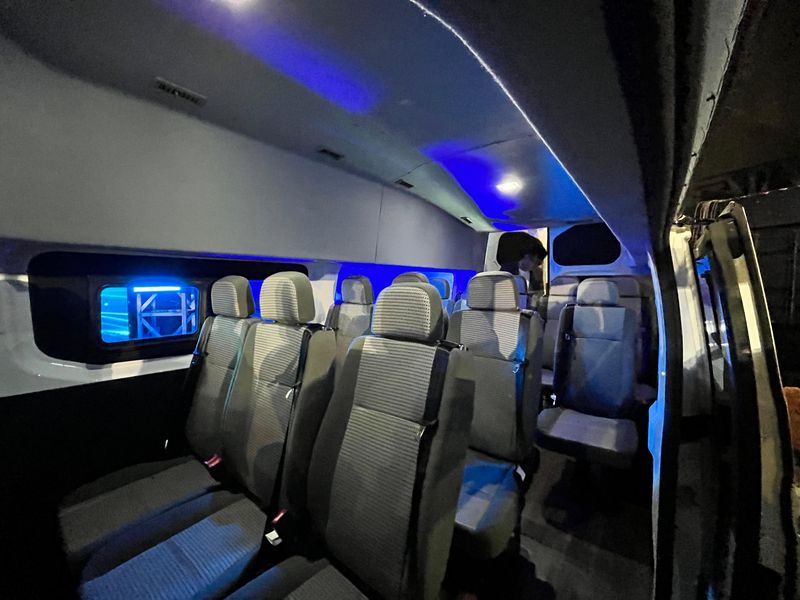 Array,Tantang Toyota Hiace, Farizon SV Meluncur dengan Harga Rp 698 Juta