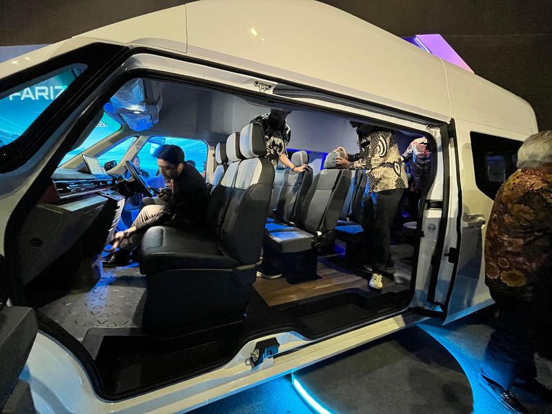 Array,Tantang Toyota Hiace, Farizon SV Meluncur dengan Harga Rp 698 Juta