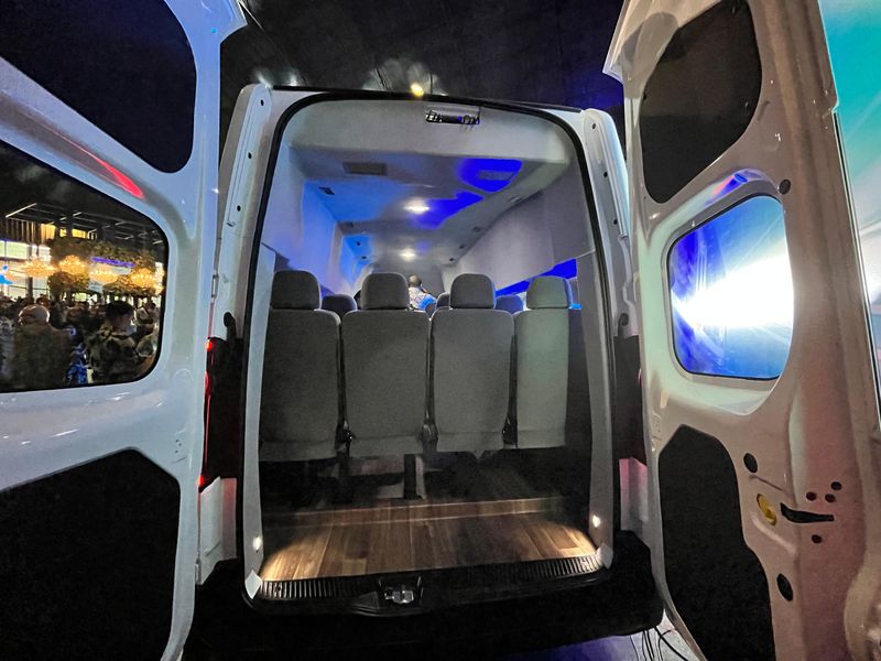 Array,Tantang Toyota Hiace, Farizon SV Meluncur dengan Harga Rp 698 Juta