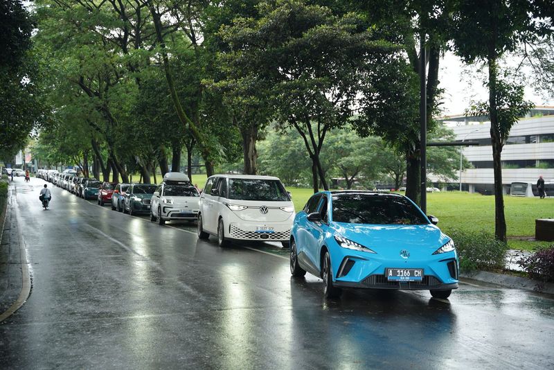 Array,KOLEKSI Edukasi Mitos Keamanan Mobil Listrik Ngecas di Rumah