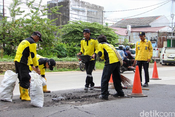 Array,Kenapa Musim Hujan Banyak Jalan Rusak-Berlubang?