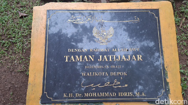 Array,Seru Berakhir Pekan di Taman Jatijajar, tetapi Tolong Jangan Rusak Rumputnya!