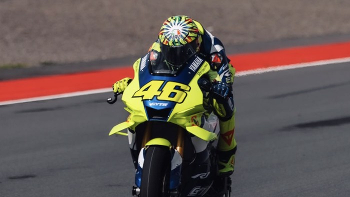 Array,Perdana! Rossi Geber Motor di Sirkuit Mandalika