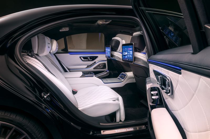 Array,Mercedes-Benz Luncurkan S-Class Terbaru, Makin Futuristis dan Pakai AI
