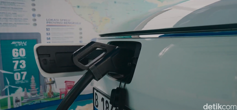 Array,Bawa Mobil Listrik Aletra L8 ke Sumatera, Segini Waktu buat Ngecas