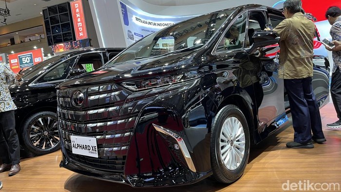 Array,Toyota Jual Alphard Hybrid versi Murah, Harga Rp 1,388 Miliar