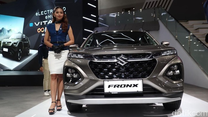 Sederet Fitur Suzuki Fronx yang Membantu saat Macet, Adaptive Cruise Control dengan Kemampuan Stop & Go, Lead Vehicle Departure Alert, Dual Sensor Brake Support II (DSBS II), 360 View Camera, Smart Hybrid Vehicle by Suzuki (SHVS)