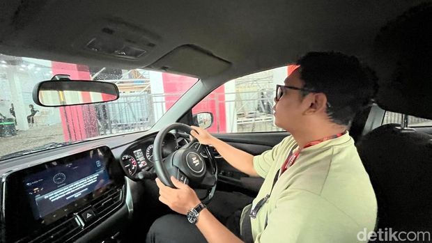 Array,Nyobain Suzuki Fronx Tipe Medium, Singkat tapi Berkesan