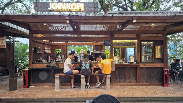 Array,Tempat Ngopi Asyik di Depok, Sejuk di Bawah Pohon Rindang