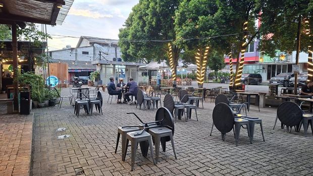 Array,Tempat Ngopi Asyik di Depok, Sejuk di Bawah Pohon Rindang