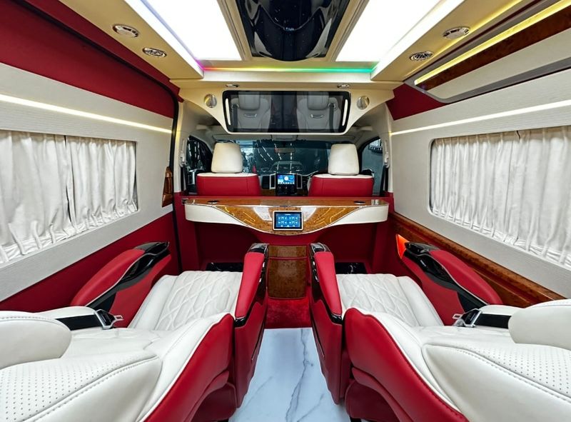 Array,Mewah! Raffi Ahmad Borong 2 Mobil HiAce, Interior Dirombak Jadi Begini