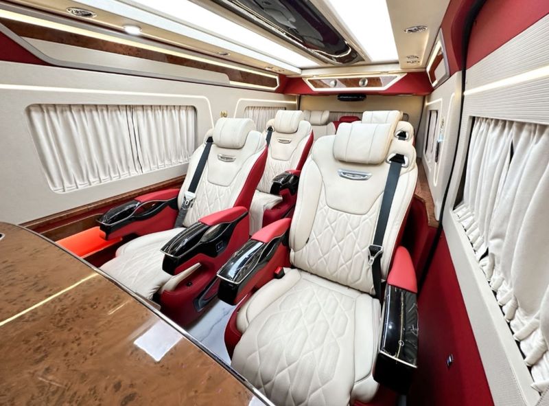 Array,Mewah! Raffi Ahmad Borong 2 Mobil HiAce, Interior Dirombak Jadi Begini
