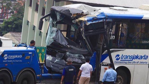 Array,Adu Banteng di 'Jalur Langit', Sopir TJ Terancam Hukuman Ini