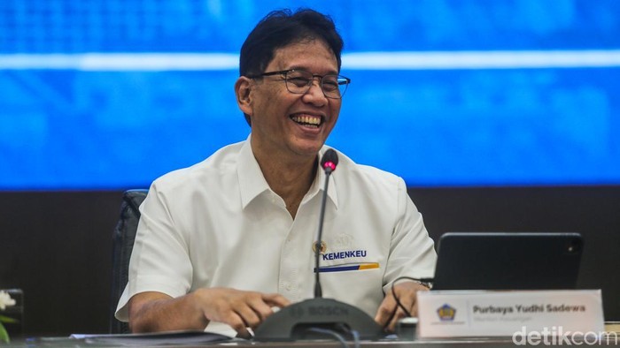 Array,Insentif Mobil Listrik Belum Jelas, Purbaya: Masih Dihitung